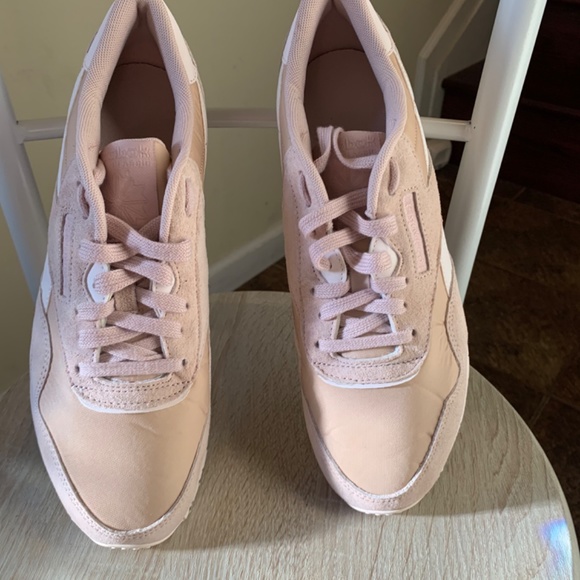 Women’a Reebok Lifestyle Casual shoes, brand new - Picture 2 of 5